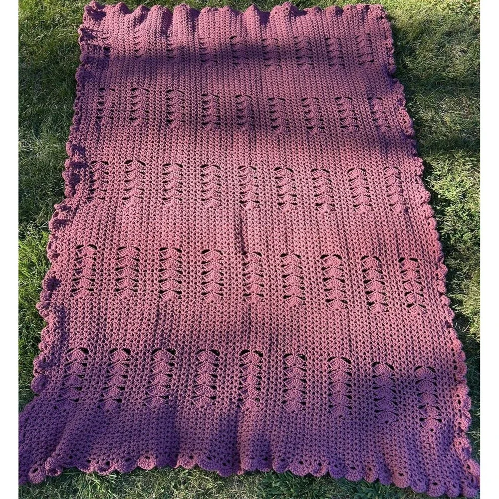 Crochet Afghan Blanket Throw Scalloped Ruffled Edge Mauve Cottagecore 74” x 50”